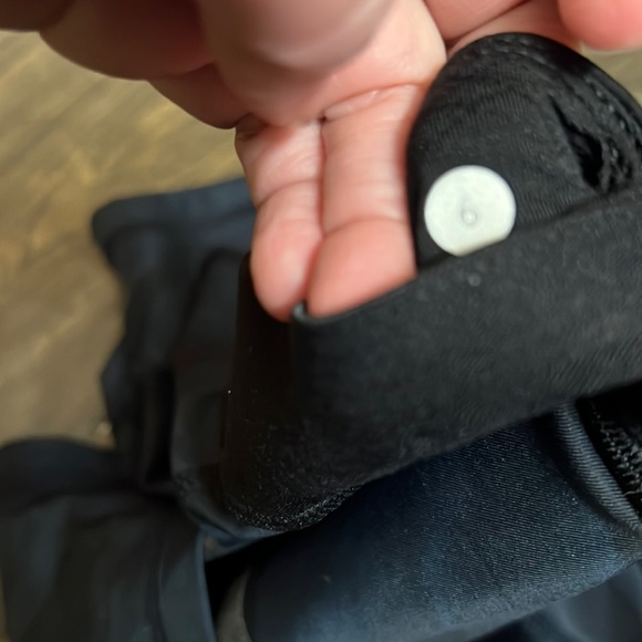 Lululemon shorts size 6 - Picture 5 of 10